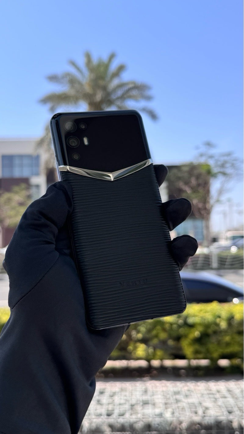 IVERTU PROCELLA CALFSKIN 5G PHONE – PERPETUAL NIGHT BLACK